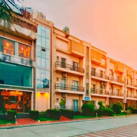 Vrindavan Dreams Hotel And Suites Ngoại thất bức ảnh