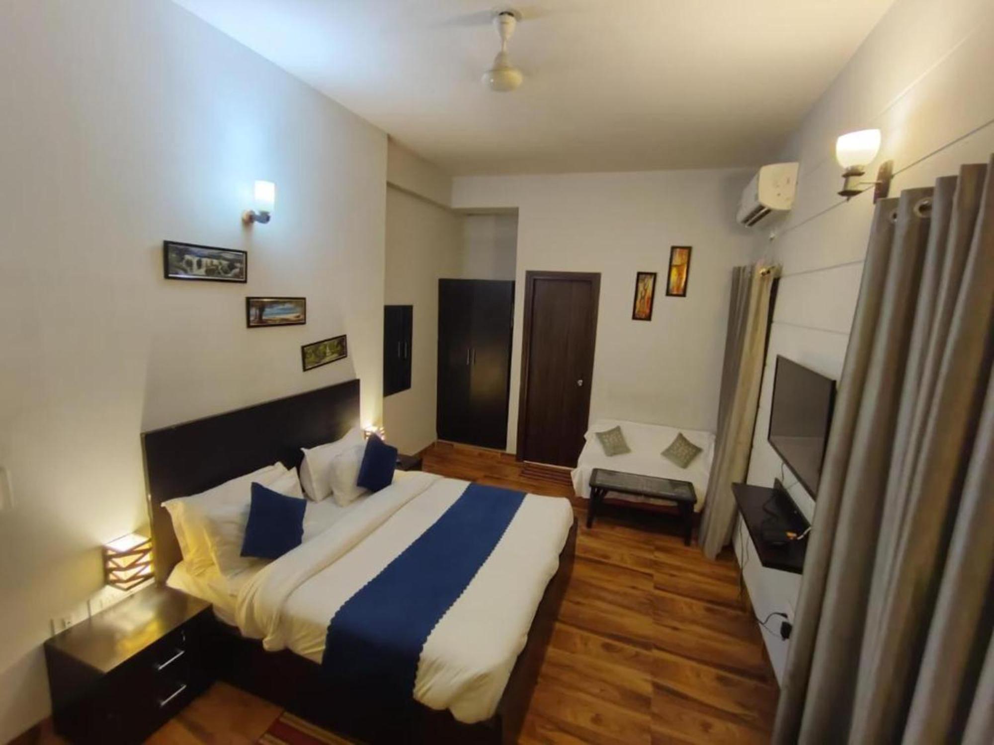 Vrindavan Dreams Hotel And Suites Ngoại thất bức ảnh