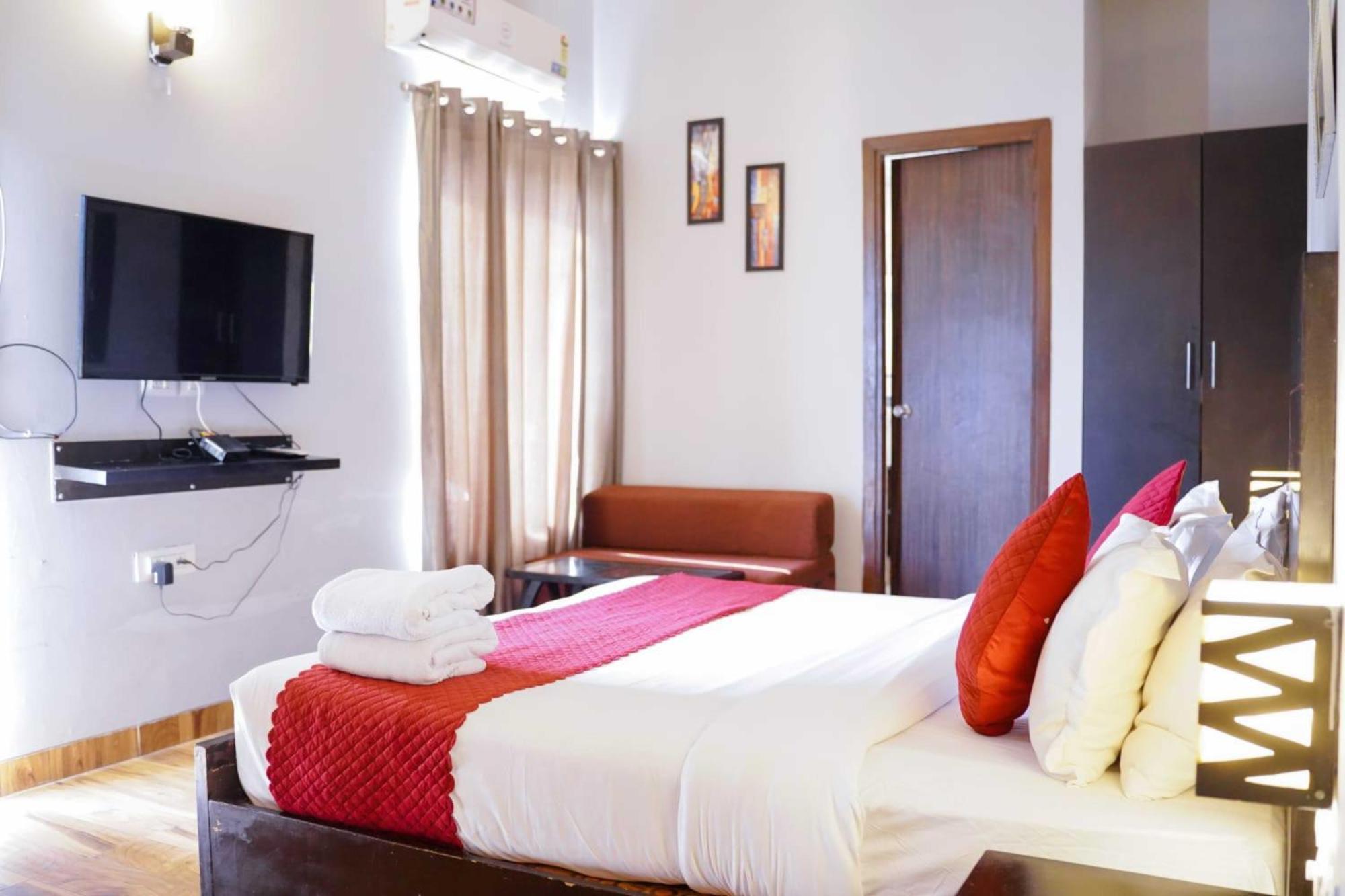 Vrindavan Dreams Hotel And Suites Ngoại thất bức ảnh