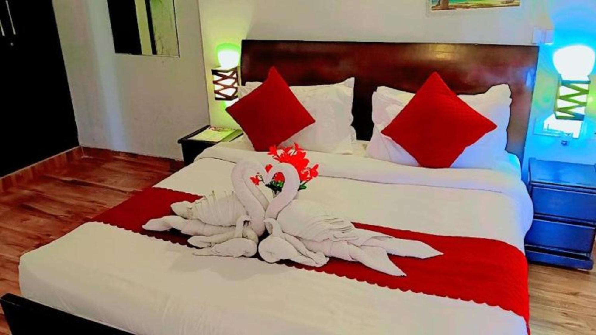 Vrindavan Dreams Hotel And Suites Ngoại thất bức ảnh