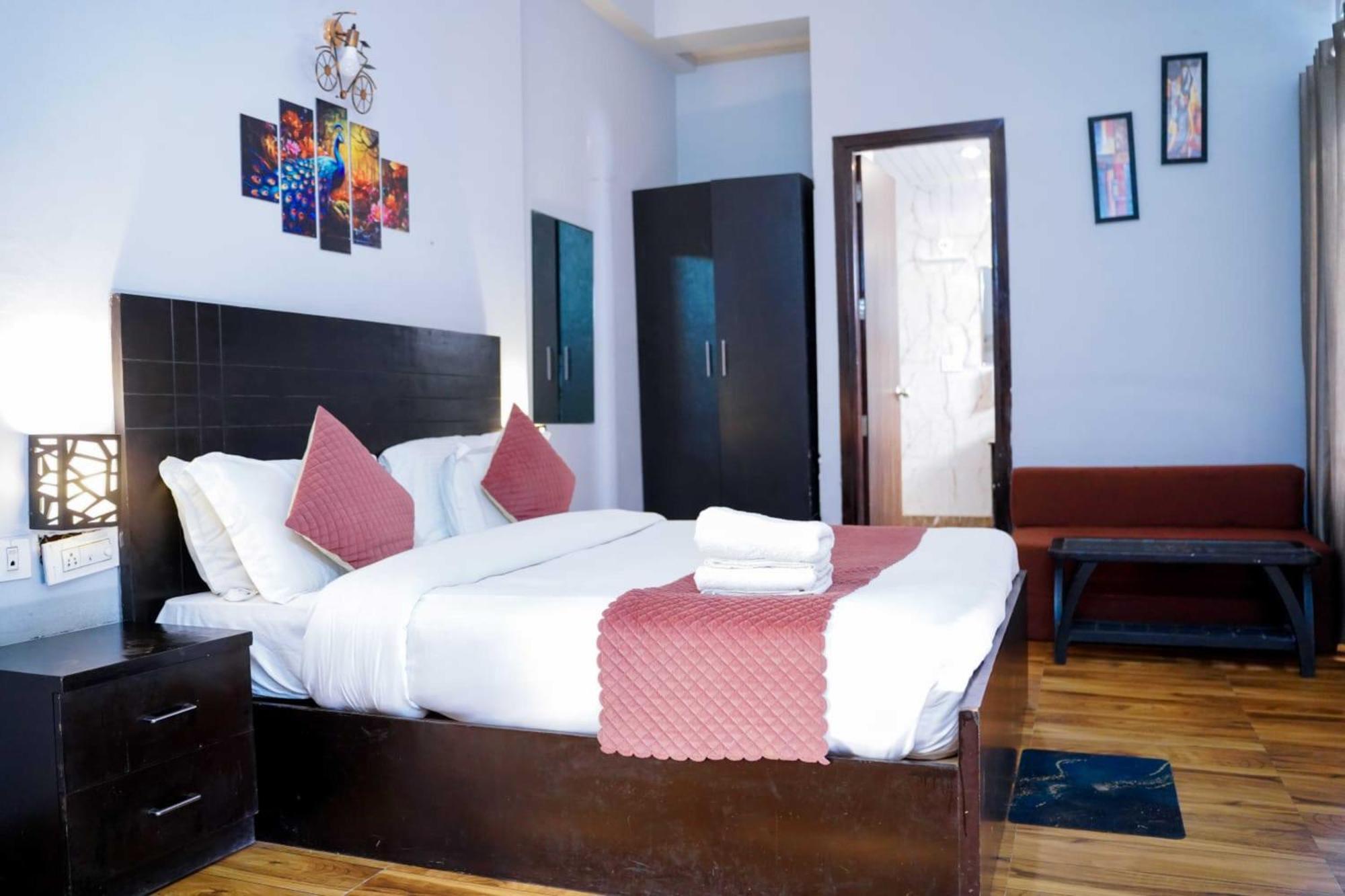 Vrindavan Dreams Hotel And Suites Ngoại thất bức ảnh