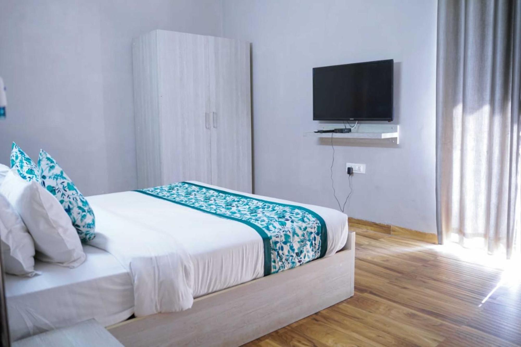 Vrindavan Dreams Hotel And Suites Ngoại thất bức ảnh