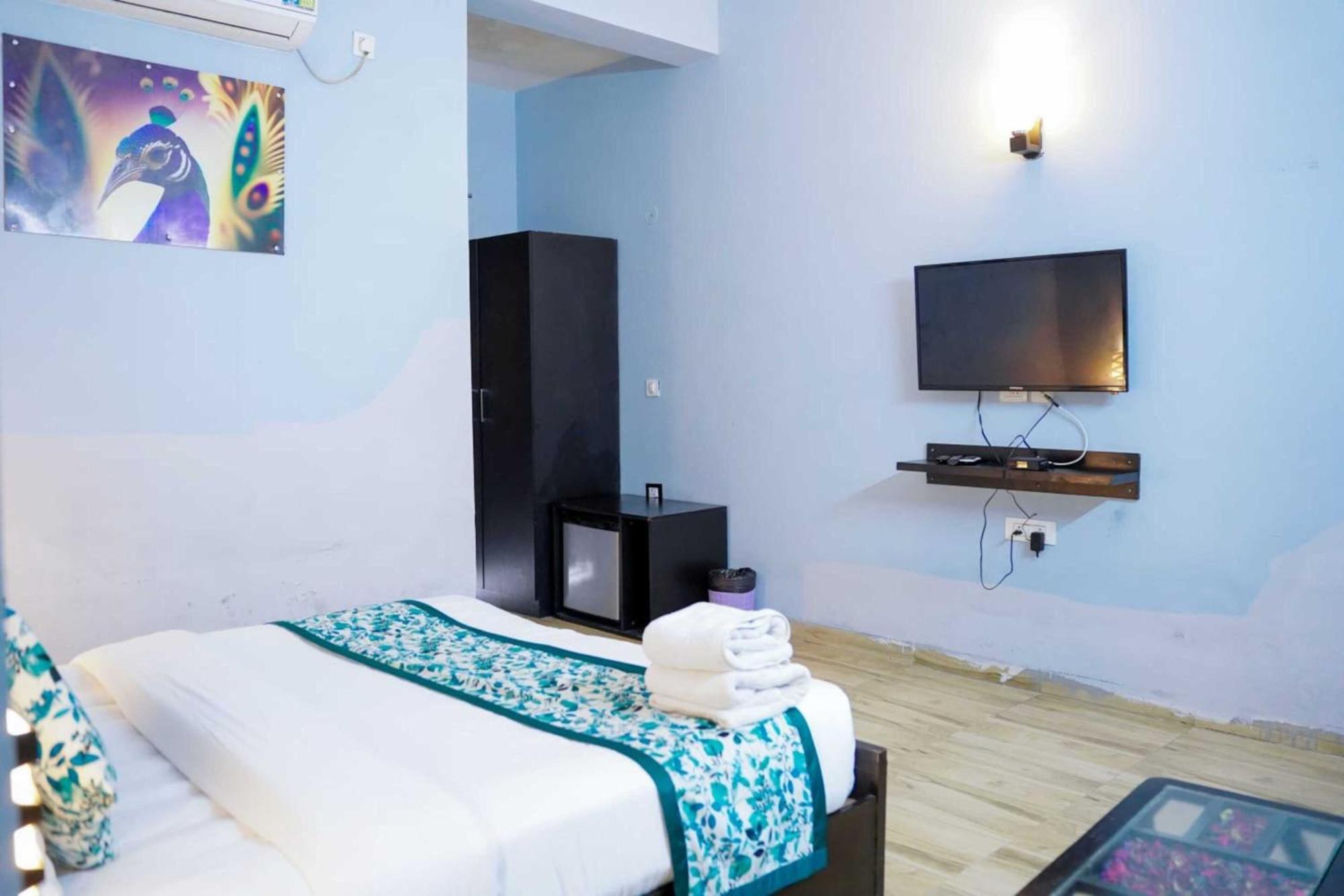 Vrindavan Dreams Hotel And Suites Ngoại thất bức ảnh