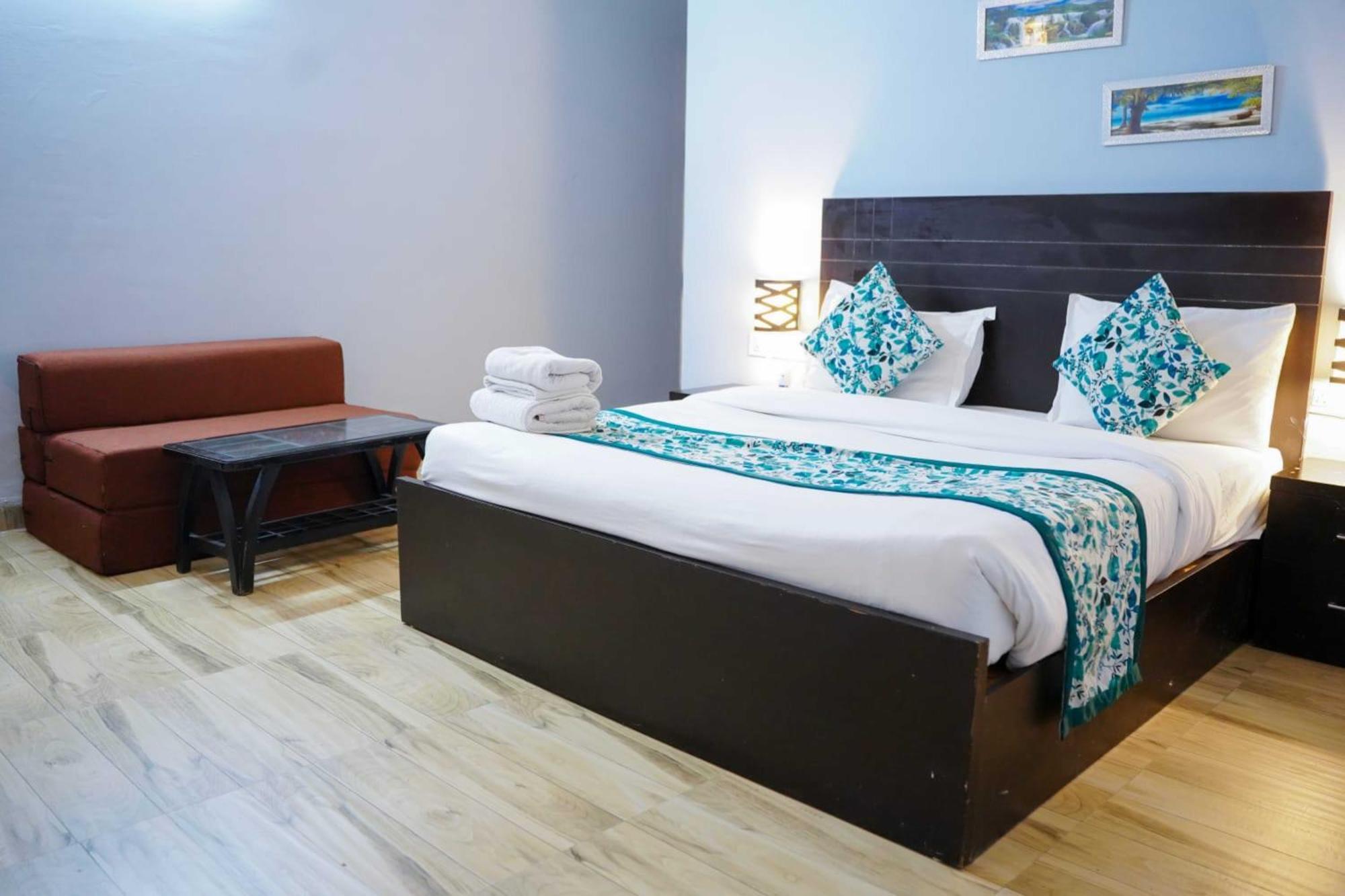 Vrindavan Dreams Hotel And Suites Ngoại thất bức ảnh