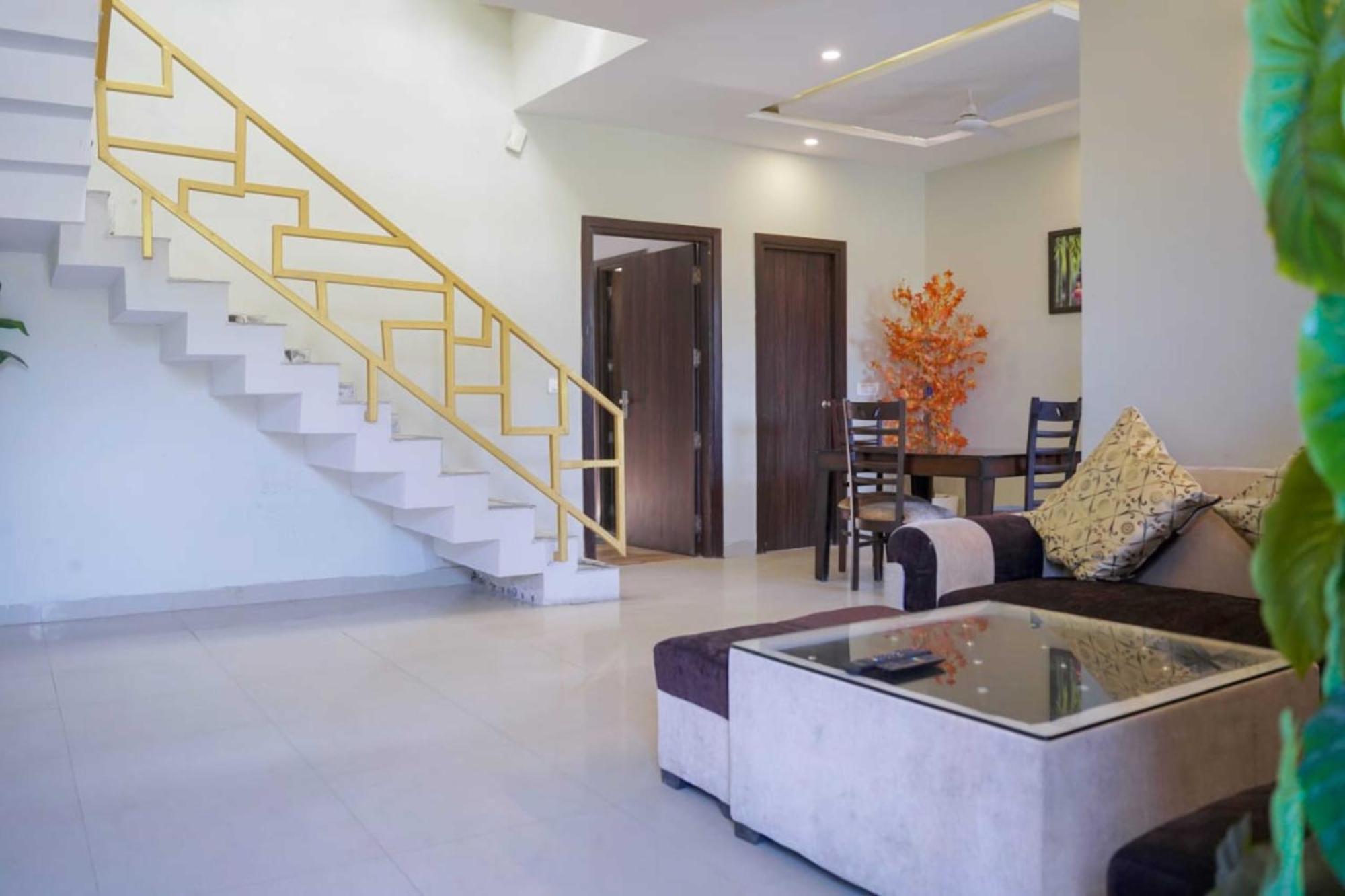 Vrindavan Dreams Hotel And Suites Ngoại thất bức ảnh
