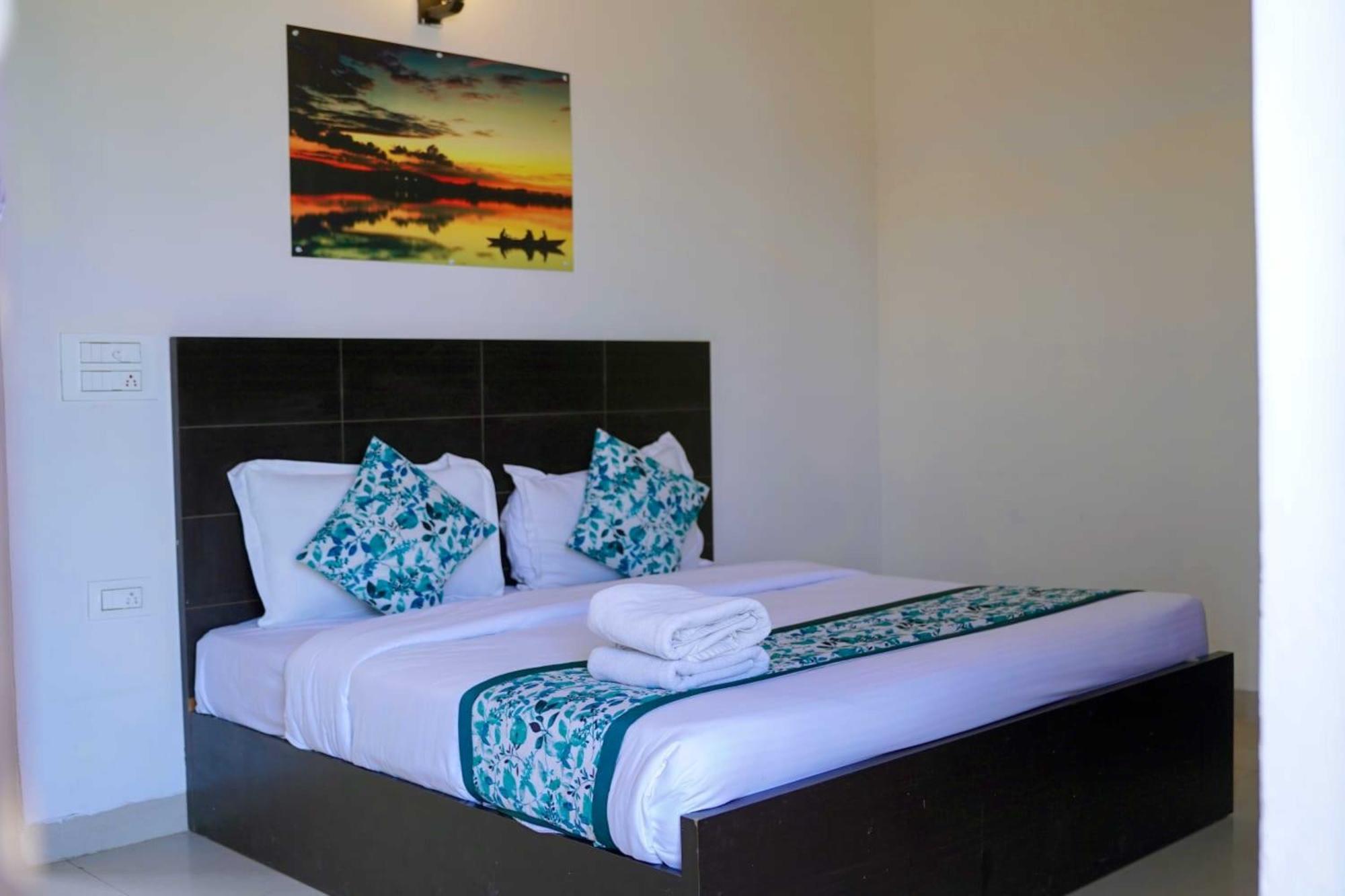 Vrindavan Dreams Hotel And Suites Ngoại thất bức ảnh