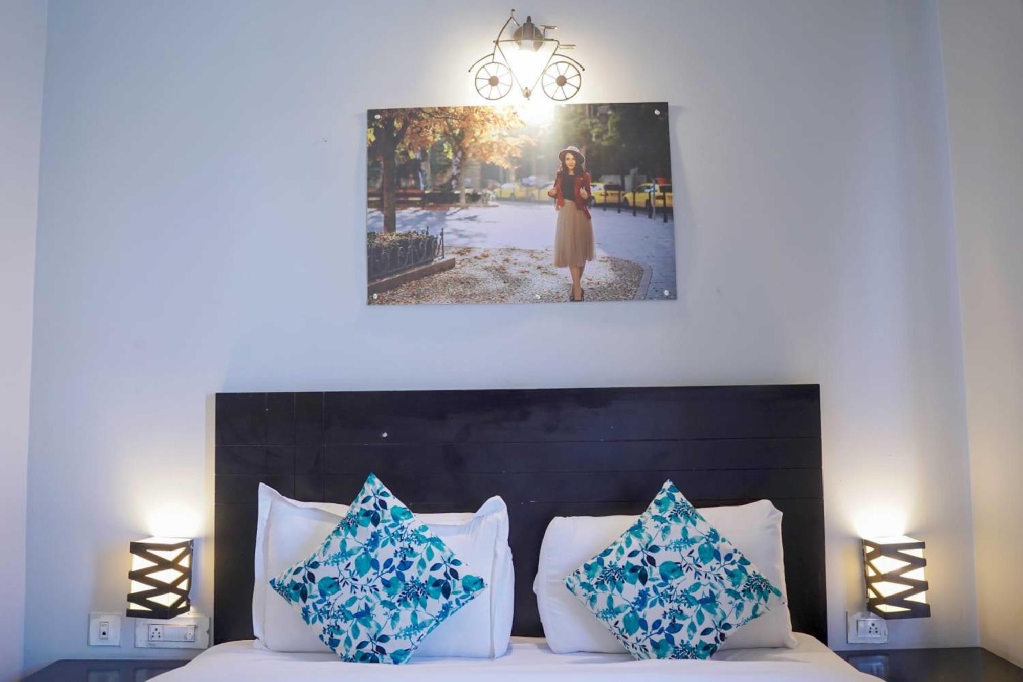 Vrindavan Dreams Hotel And Suites Ngoại thất bức ảnh
