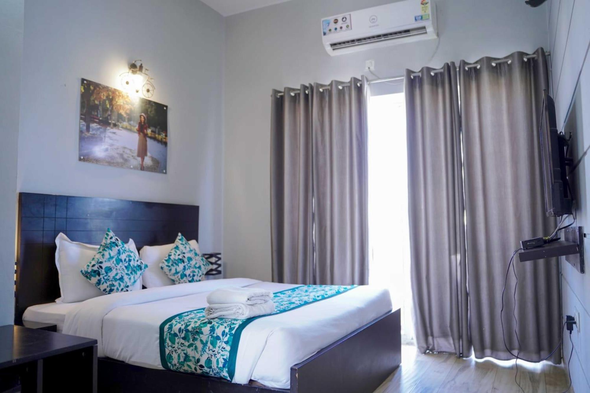 Vrindavan Dreams Hotel And Suites Ngoại thất bức ảnh